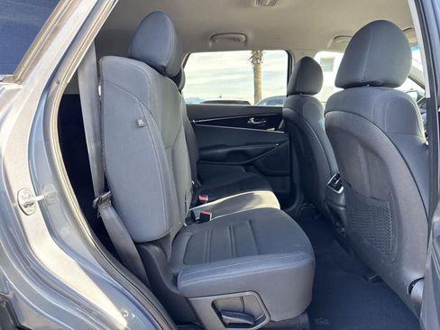 Used 2020 Kia Sorento AWD V6 image 19