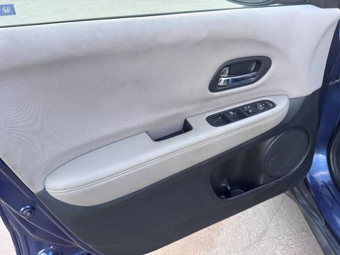 Used 2017 Honda HR-V LX image 12