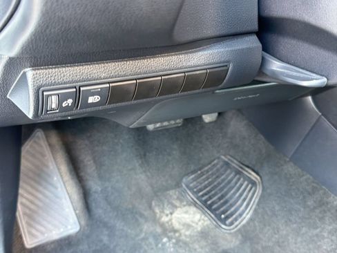 Used 2022 Toyota Corolla LE FWD image 18