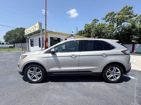 Used 2018 Ford Edge Titanium w/ Equipment Group 301A FWD image 4