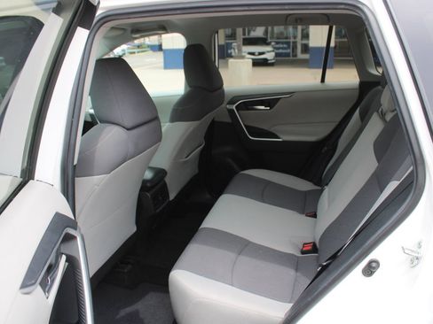 Used 2020 Toyota RAV4 XLE AWD/4WD image 13