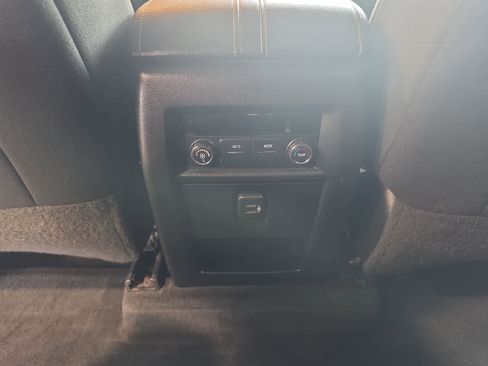 Used 2021 Chevrolet Traverse LT FWD image 29