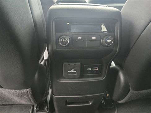 Used 2023 GMC Acadia SLT image 15