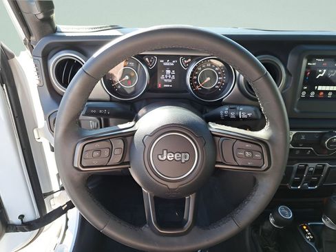 Used 2023 Jeep Wrangler Unlimited Sport image 15