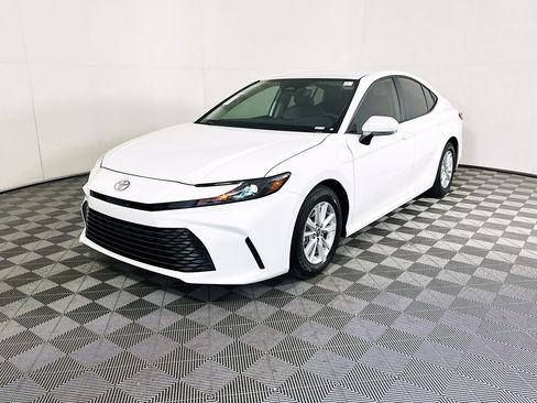 Used 2025 Toyota Camry LE FWD image 7