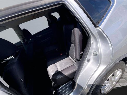 Used 2020 Nissan Rogue S FWD image 26