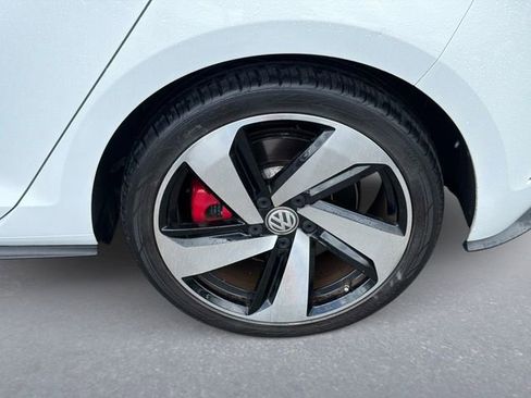Used 2020 Volkswagen GTI SE FWD image 10