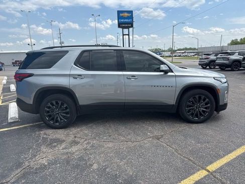 Used 2023 Chevrolet Traverse RS image 8