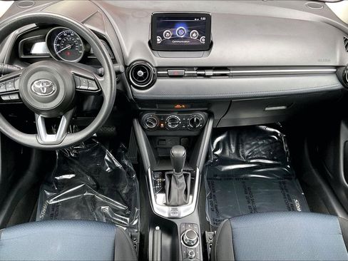 Used 2019 Toyota Yaris LE image 7