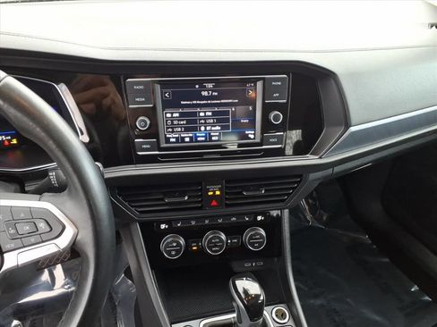 Used 2024 Volkswagen Jetta SE FWD image 8