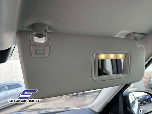 Used 2024 Land Rover Discovery S image 35