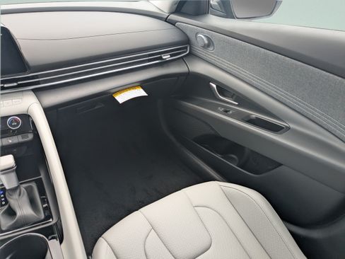 New 2026 Hyundai Elantra Limited FWD image 17