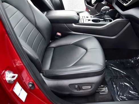 Certified 2021 Toyota Highlander XLE image 13