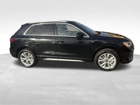 Used 2025 Audi Q3 2.0T Premium image 24