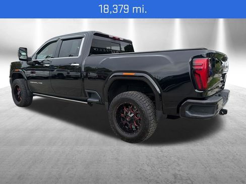 Used 2024 GMC Sierra 3500 Denali Ultimate AWD/4WD image 3