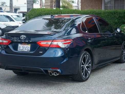 Used 2019 Toyota Camry SE w/ Carpet Mat Package FWD image 9