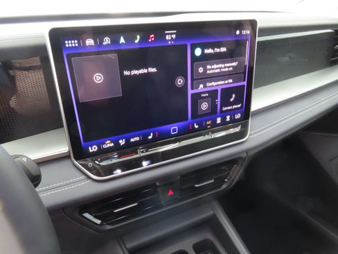 New 2025 Volkswagen Tiguan SE image 17