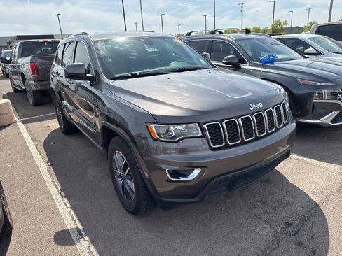 Used 2019 Jeep Grand Cherokee Laredo w/ 18" Wheel & 8.4" Radio Group image 2