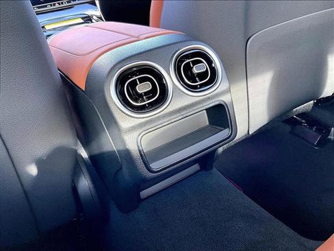 Used 2025 Mercedes-Benz C 300 Sedan image 25