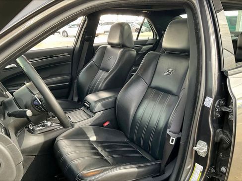 Used 2023 Chrysler 300 S image 8