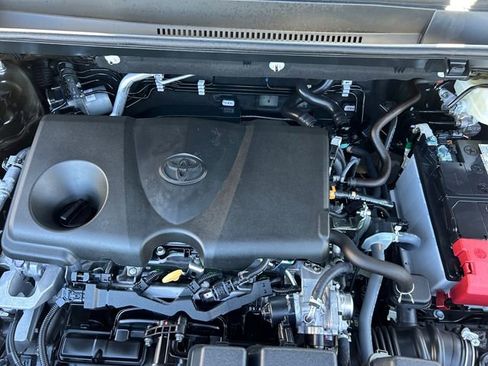 Used 2025 Toyota RAV4 XLE image 19