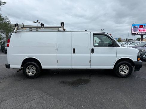 Used 2020 Chevrolet Express 3500 Extended w/ Driver Convenience Package RWD image 4