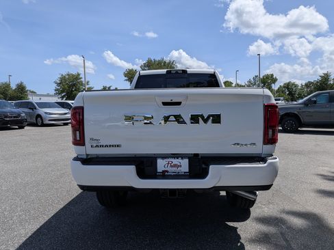 New 2026 RAM 2500 Laramie AWD/4WD image 4