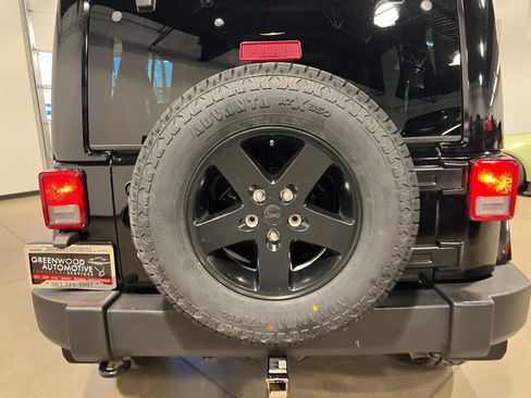 Used 2015 Jeep Wrangler Unlimited Sahara AWD/4WD image 36