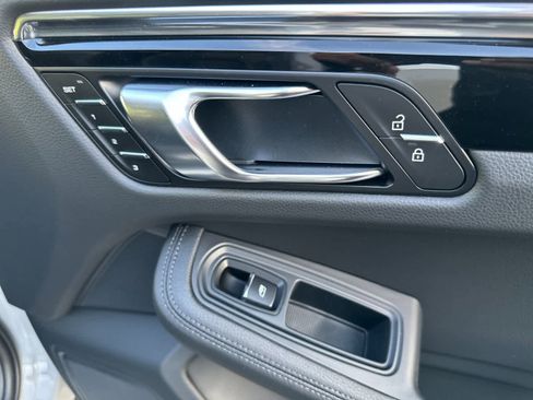 New 2026 Porsche Macan image 19