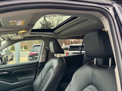 Used 2023 Toyota Highlander XLE image 24