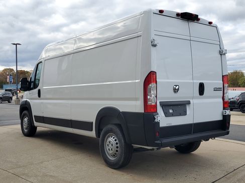 Used 2025 RAM ProMaster 2500 w/ Convenience Group image 3