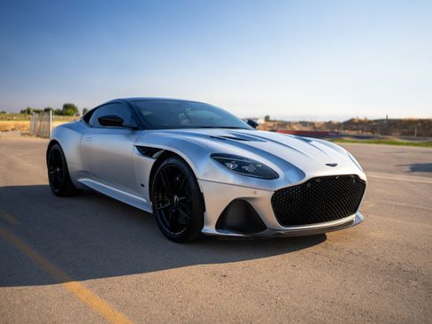 Used 2020 Aston Martin DBS Superleggera RWD image 3