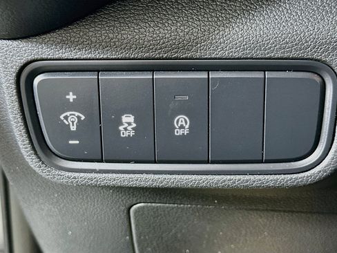 Used 2023 Kia Soul LX w/ LX Technology Package FWD image 17