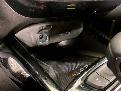 Used 2025 Chevrolet Trax RS w/ Sunroof Package FWD image 29