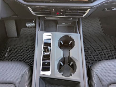 Used 2024 Volkswagen Atlas Cross Sport SE image 19