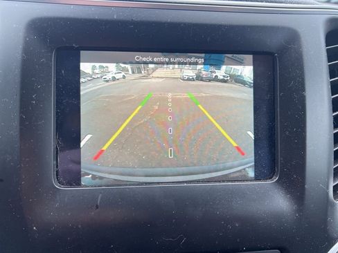 Used 2019 Jeep Cherokee Latitude Plus w/ Comfort/Convenience Group image 8