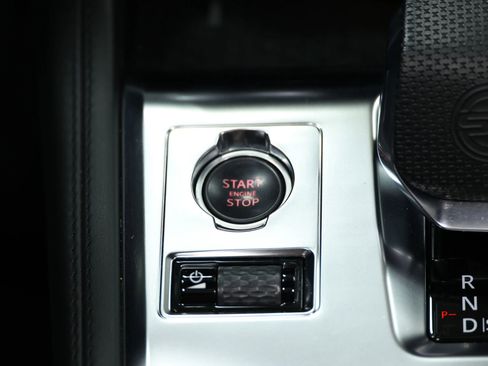 Used 2021 Jaguar F-PACE SVR image 37