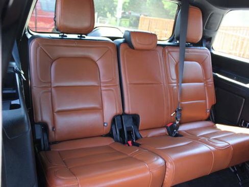 Used 2018 Lincoln Navigator Reserve w/ Technology Package AWD/4WD image 32