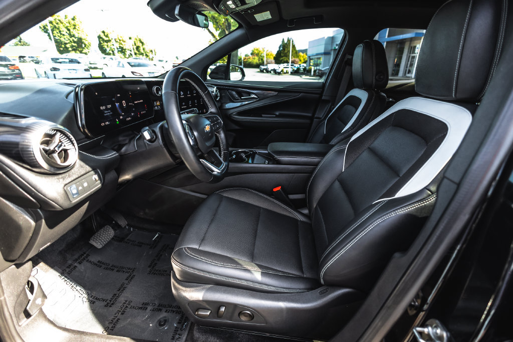 Used 2024 Chevrolet Blazer EV LT AWD/4WD image 18