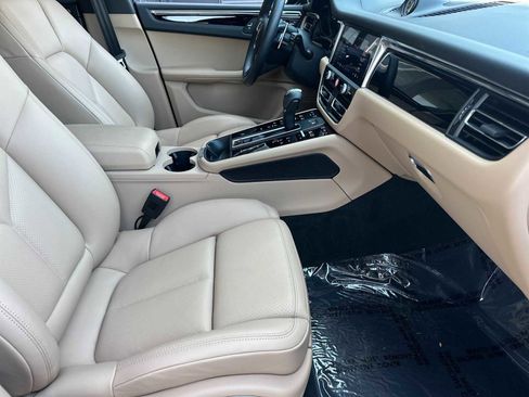 Used 2025 Porsche Macan image 17