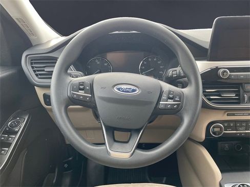 Used 2021 Ford Escape SE image 12
