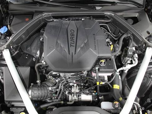 Certified 2025 Genesis G70 2.5T image 20