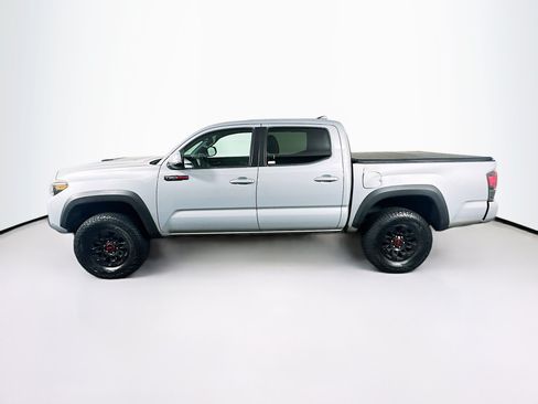 Used 2017 Toyota Tacoma TRD Pro AWD/4WD image 4