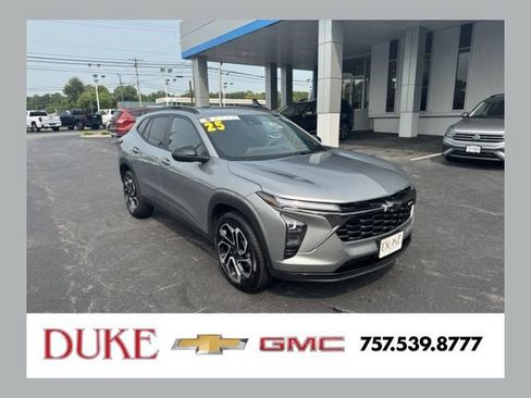 Used 2025 Chevrolet Trax RS w/ Sunroof Package FWD image 1
