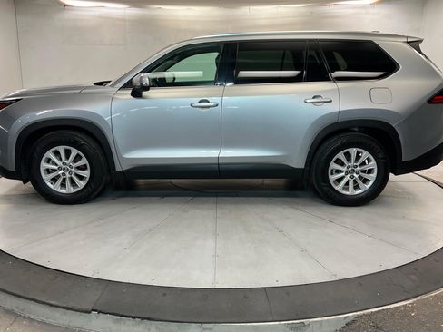 Certified 2025 Toyota Grand Highlander AWD image 2