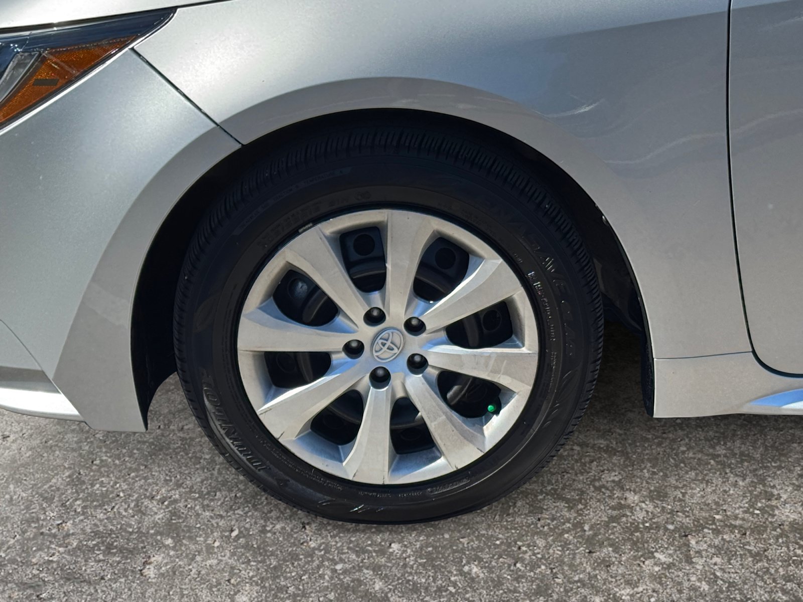Used 2025 Toyota Corolla LE FWD image 12