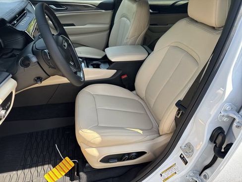 New 2026 Jeep Grand Cherokee L Limited w/ Luxury Tech Group II AWD/4WD image 9