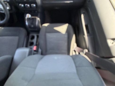 Used 2014 Jeep Patriot Latitude AWD/4WD image 21