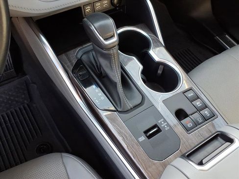 Used 2023 Toyota Highlander Platinum image 25