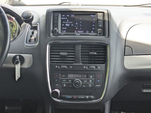Certified 2019 Dodge Grand Caravan GT FWD image 17